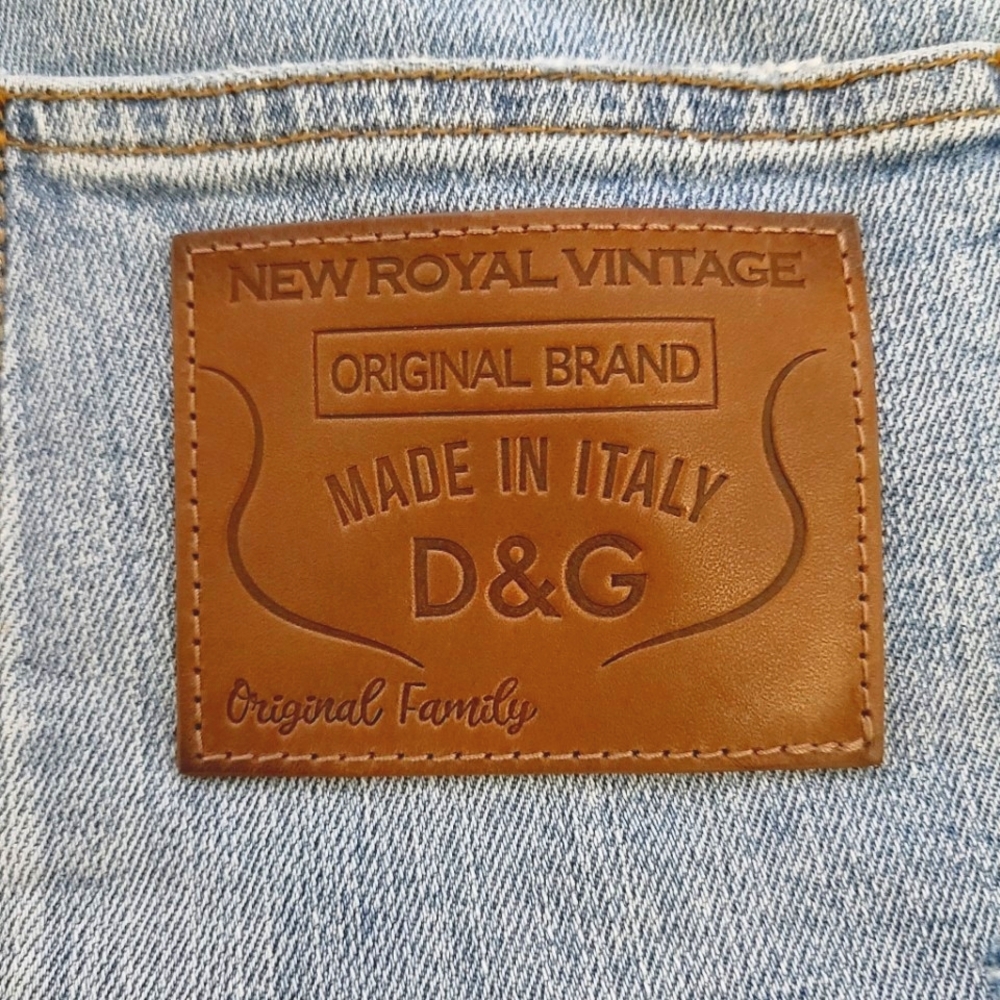NWOT DOLCE & GABBANA 👑 New Royal Vintage Lightwash Skinny Jeans 👖- 42” Waist - Picture 6 of 9